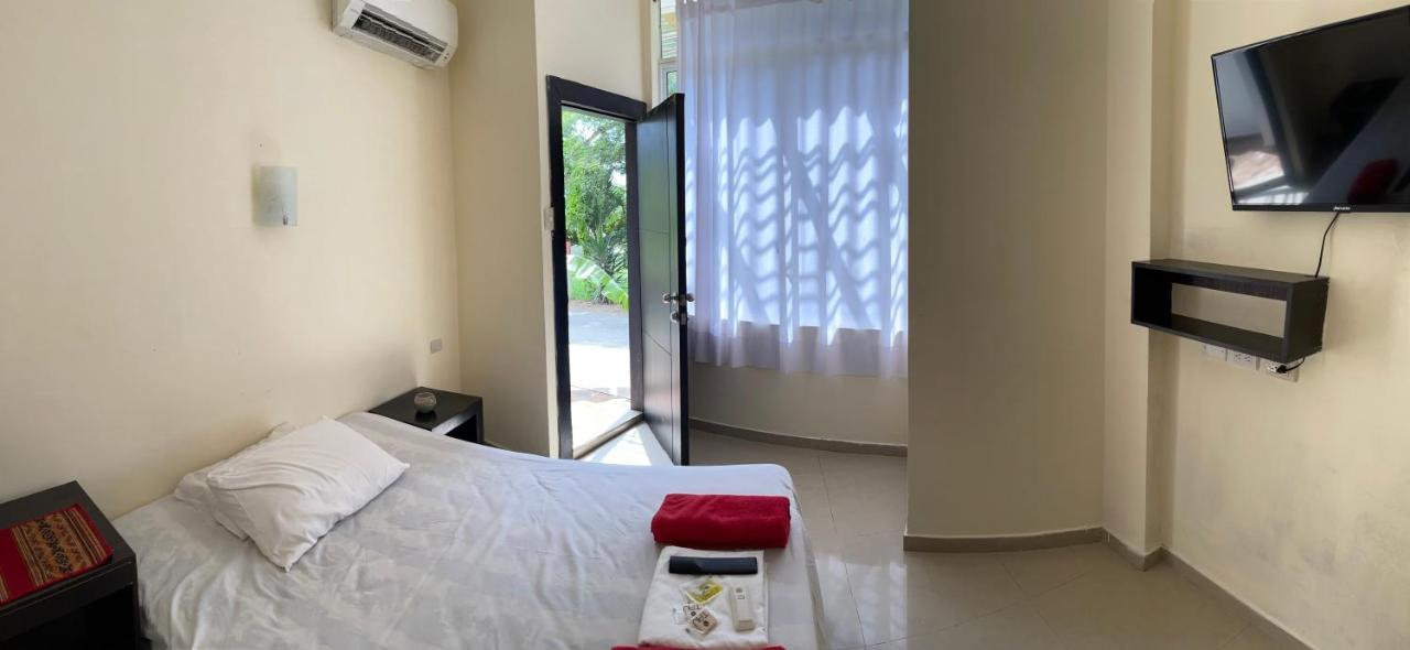 Kiwi Suites Hostel Монтаньита Экстерьер фото